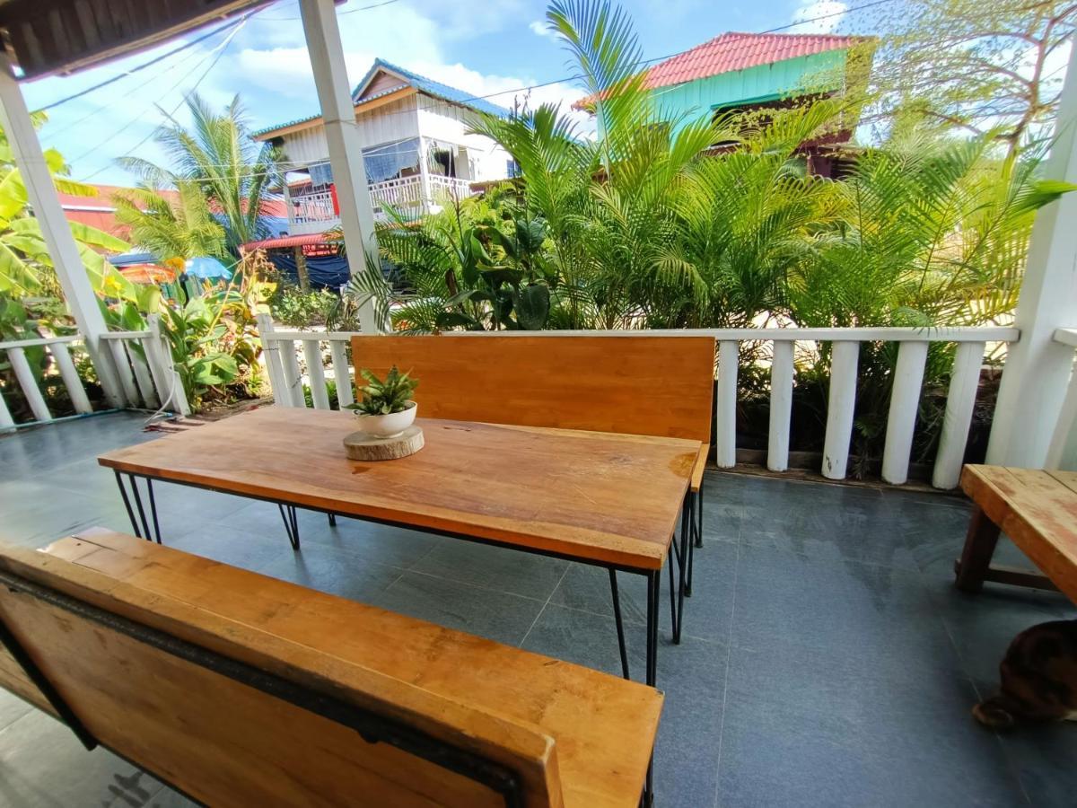 Sam'S Guesthouse M'Pai Bay Đảo Koh Rong Samloem Ngoại thất bức ảnh